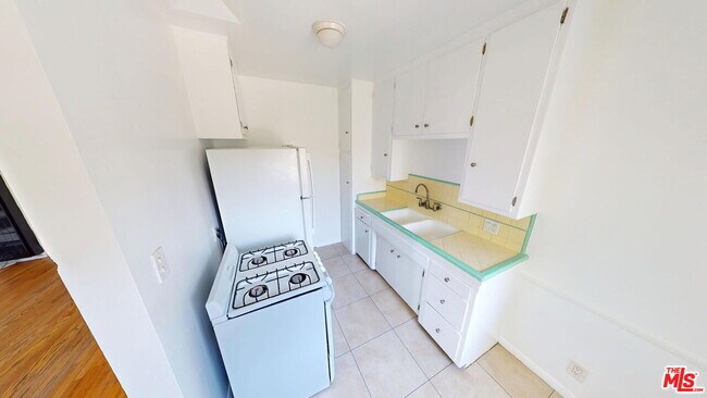 Photo - 110 S Rampart Blvd Unit 8