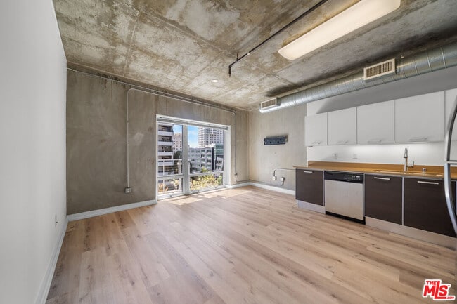 Photo - 645 W 9th St Unit 501