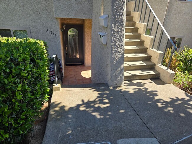 Building Photo - Great 2 Bedroom 2 Bathroom On The Golf Course In Laguna Niguel