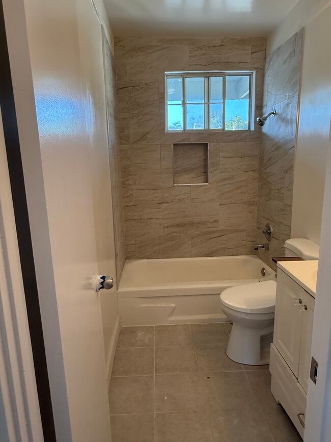 Photo - 1929 N Commonwealth Ave Unit 2024-7