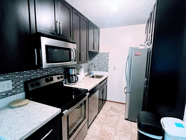 Photo - Charming 1 Bedroom 1 Bath-Fully Furnished Condo Just feet away from Mission Beach! Unit 32