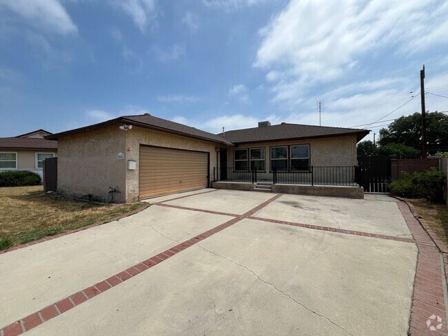Building Photo - Winnetka 3+2 on cul-de-sac w/spacious back... Rental