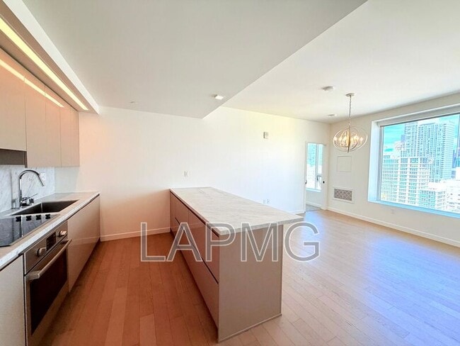 Photo - 1050 S Grand Ave