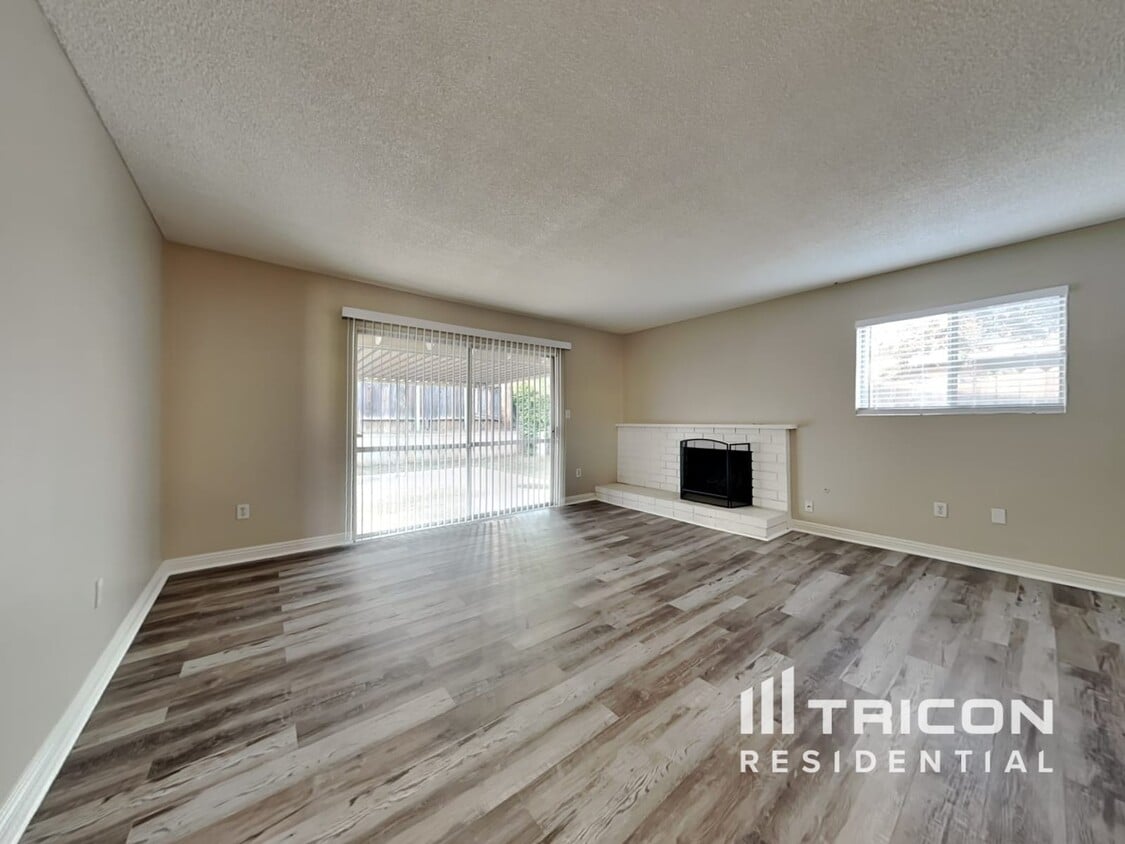3D Tour - 13687 Boeing St House