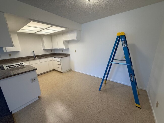 Photo - 118 W Boone St
