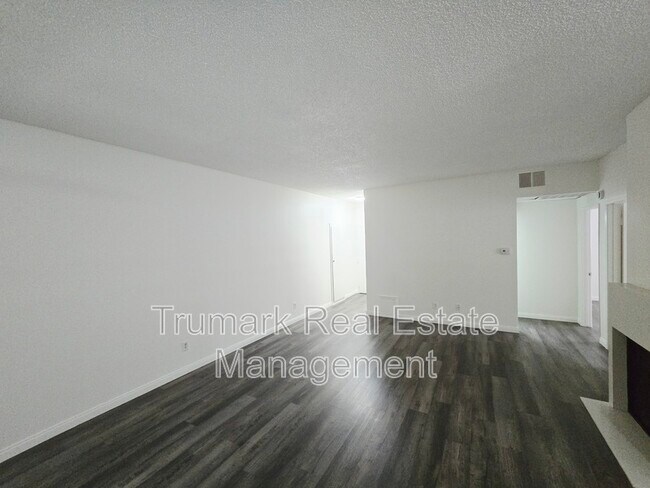 Photo - 14605 Burbank Blvd Unit 103