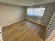 Photo - 5333 Russell Ave