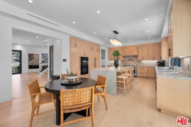 Photo - 1319 Marinette Rd