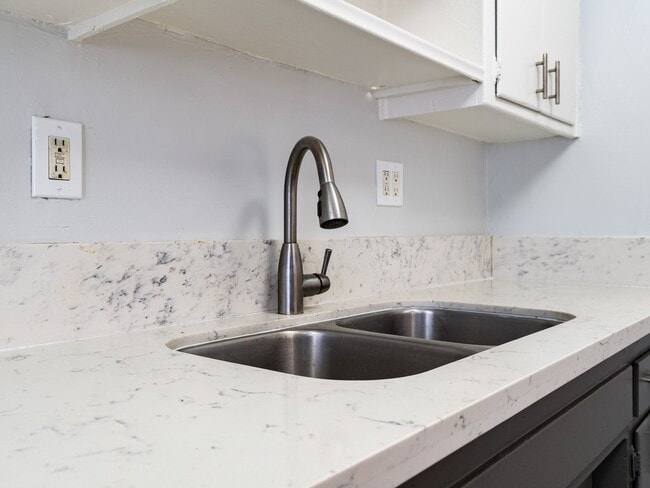 Photo - 1121 Daisy Ave Unit 06