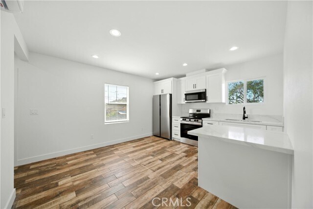 Photo - 521 W 78th St Townhome