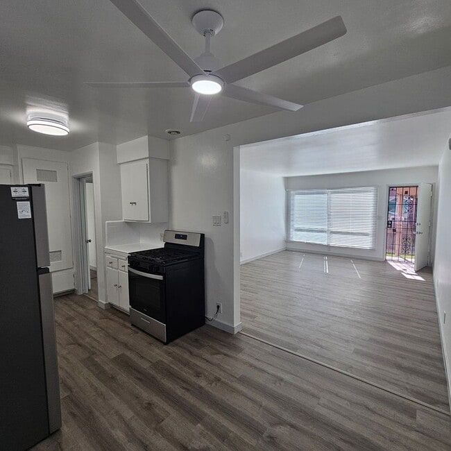 Building Photo - Beautiful Spacious 1 Bed/1 Bath Apartment with Parking $1775 Unit 3376B