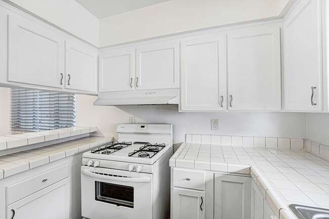 Photo - 744 S.Windsor Blvd. - just south of Wilshire Blvd. Unit 05