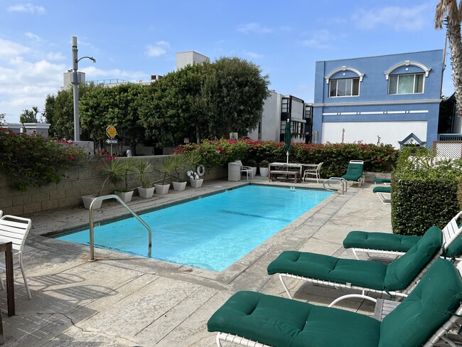 Building Photo - 22 Navy St Unit 104