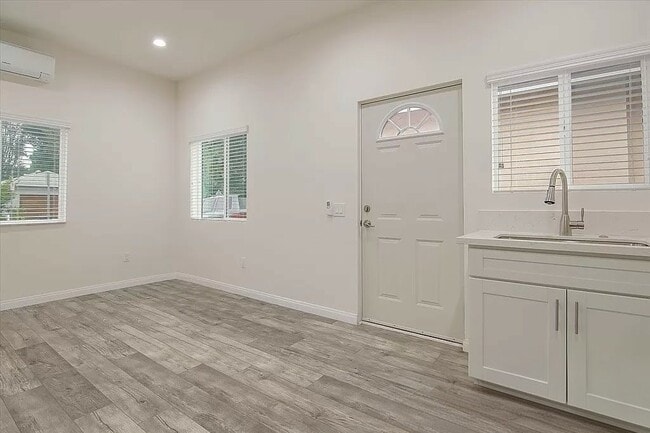 Building Photo - 20550 Leadwell St Unit N/A