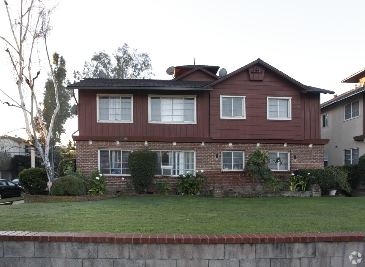 Photo - 11954 Moorpark St