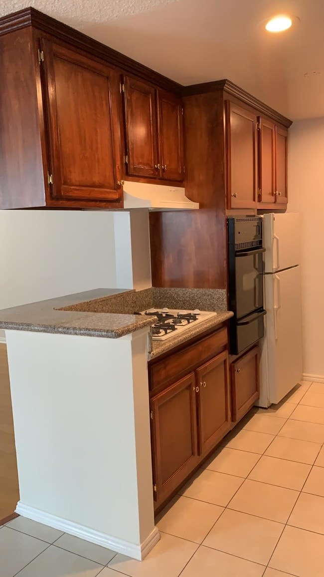 Kitchen - 3677 Jasmine Ave