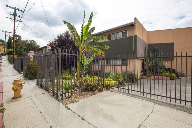 4 - 5952-5960 Benner St