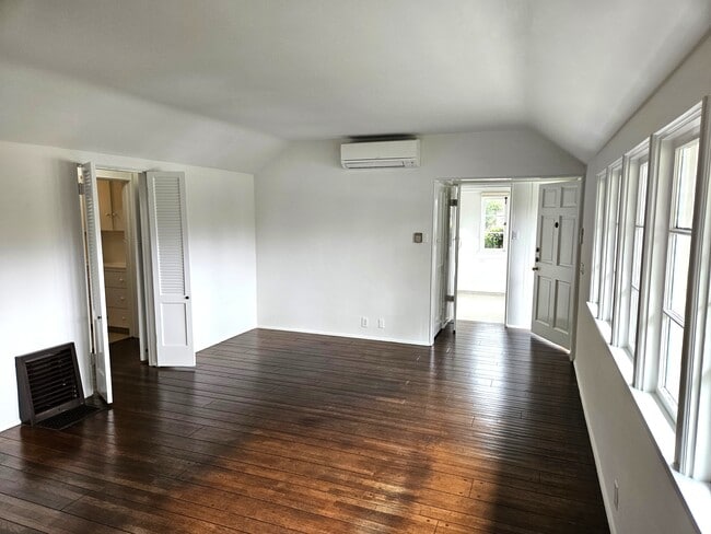 Photo - 8531 Rosewood Ave