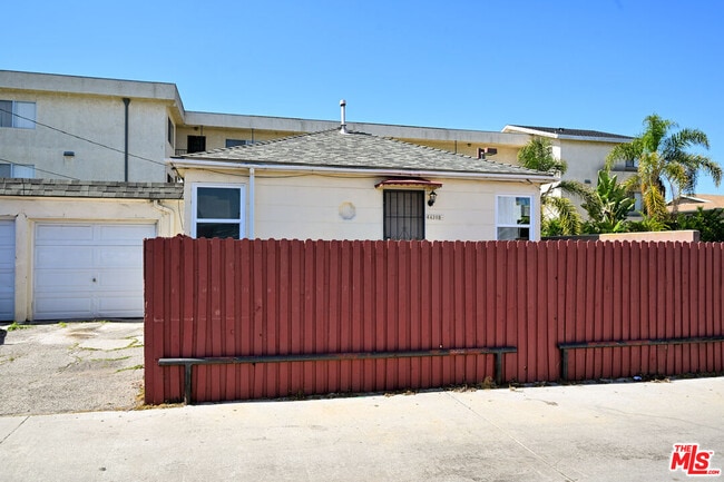 Photo - 4430 W 134th St Unit B