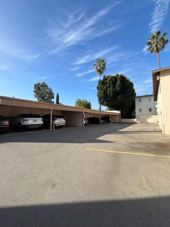 Photo - Chateau Laurel Apartments