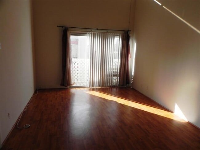 Photo - 2BR/2BA LOFT CONDO IN BIXBY KNOLLS