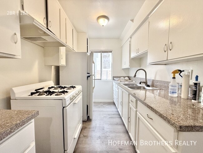 Building Photo - 4702 W 17th St Unit 1