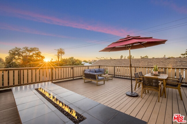 Photo - 661 Broadway St