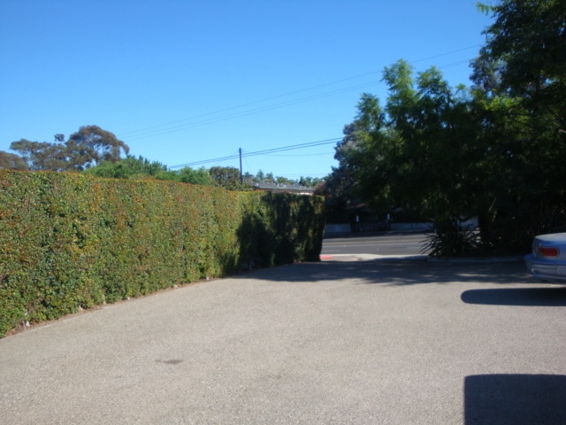 Driveway - 602 W Carrillo St Unit B