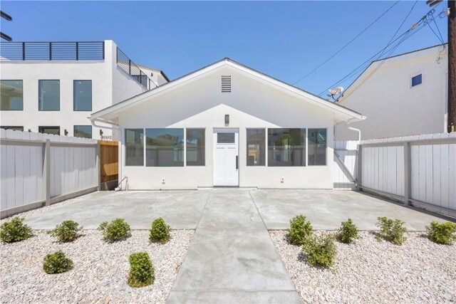 Building Photo - 806 W Balboa Blvd Rental