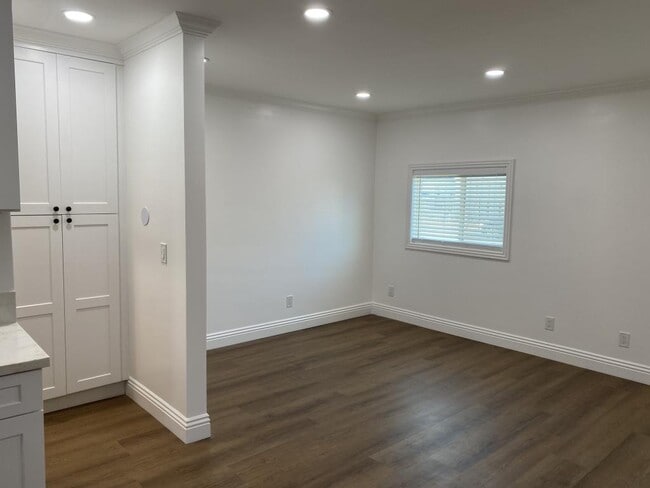 Photo - 7217 Eckstrom Ave