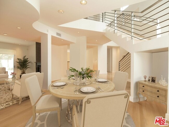 Photo - 269 N Bundy Dr