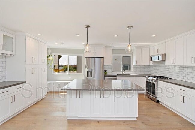 Building Photo - 122 S Guadalupe Ave Unit #2