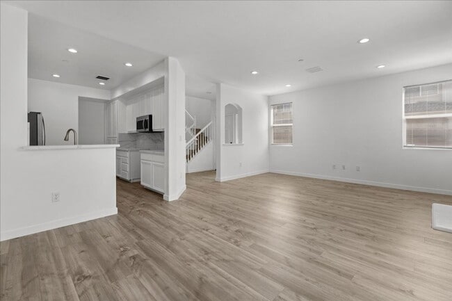 Building Photo - Fully Renovated 4 Bed 2.5 Bath Stunner In ...