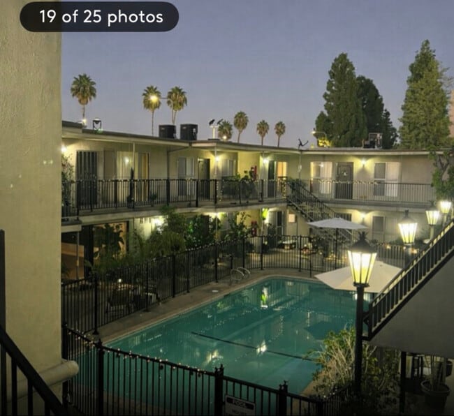 Building Photo - 20880 Ventura Blvd