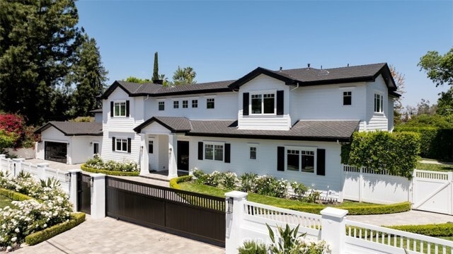 Building Photo - 20701 Dumont St