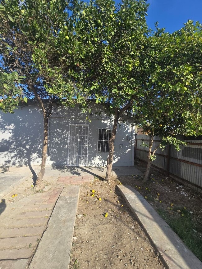 Building Photo - Sycamore Rd Unit B