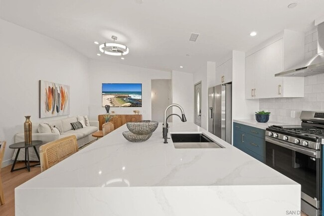 Photo - 2483 Oxford Ave