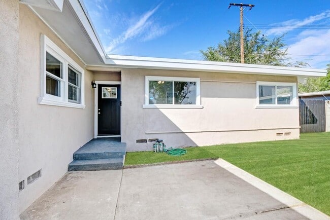 Photo - 713 W Ave H-10