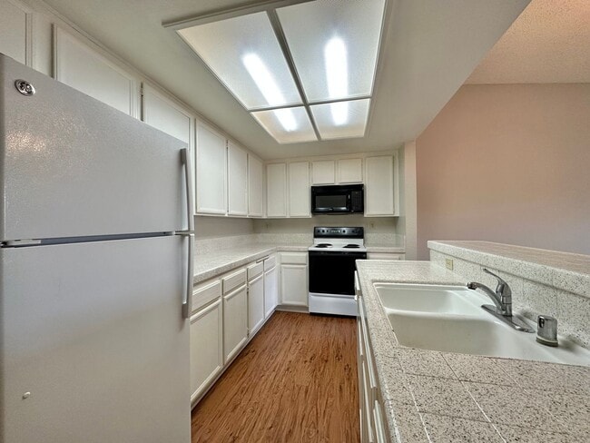 Photo - Gorgeous 1 bedroom Condo with 1 Car Garage!