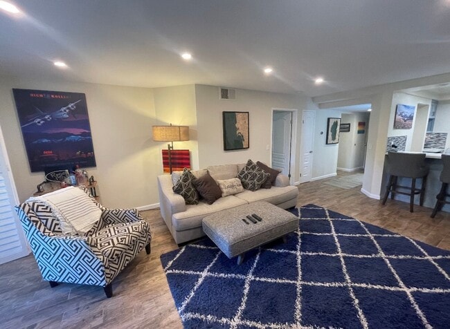 Building Photo - 1 bed/ 1 bath Point Loma condo close to the Bay & Liberty Station!