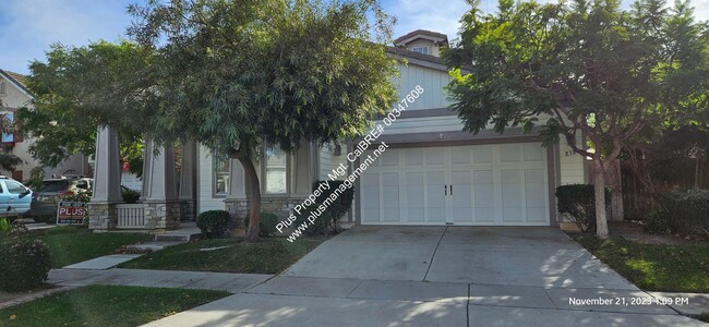 Centrally Located Large Bradley Square Two... - Centrally Located Large Bradley Square Two... House