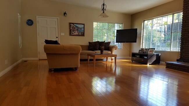 Photo - 10350 Johanna Ave