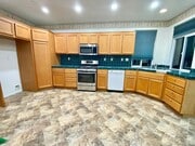 Photo - Spacious 3 Bed 2.5 Bath with a loft Ventura home