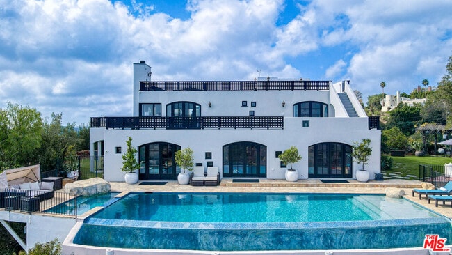 Photo - 13211 Mulholland Dr