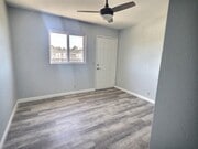 Photo - 325 E Surfside Dr
