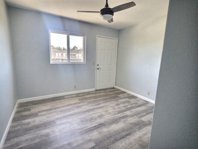 Photo - 325 E Surfside Dr