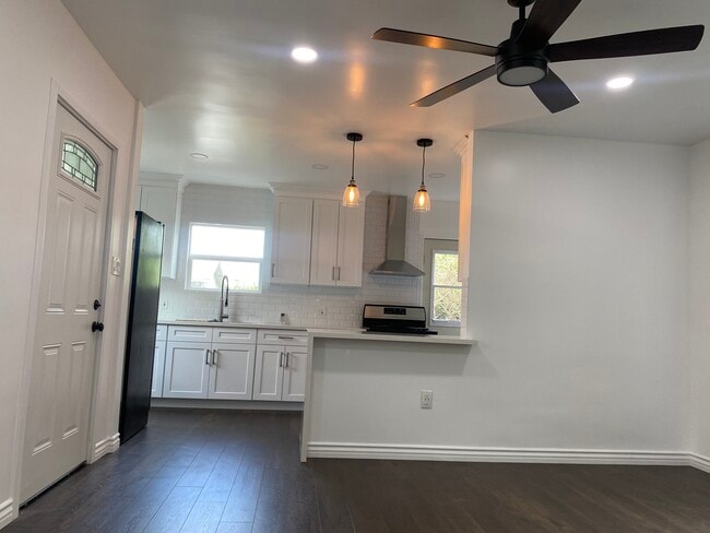 Photo - 2825 Moss Ave