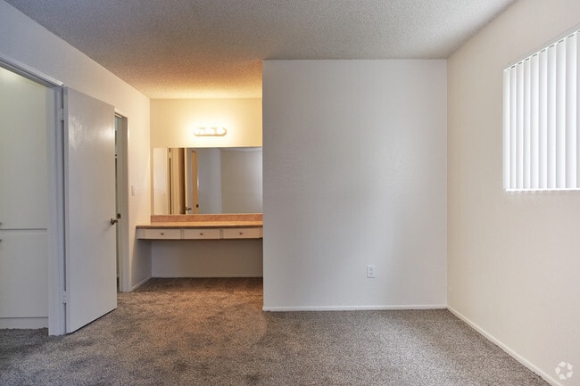 1BR, 1BA - 735 - Balboa Apartments
