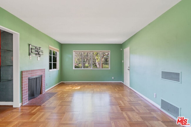 Photo - 5116 Village Green