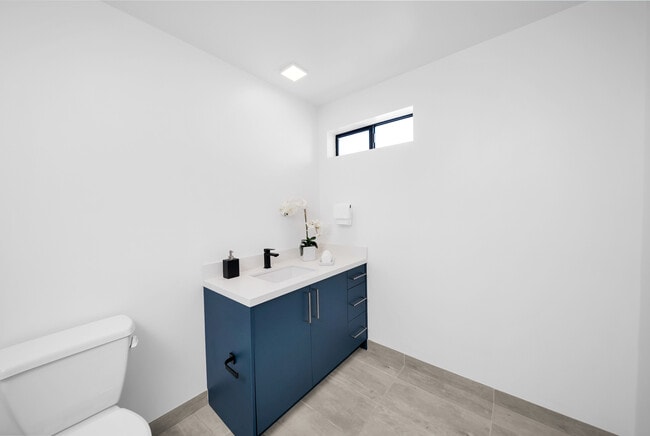 Photo - 1111 N Kenmore Ave